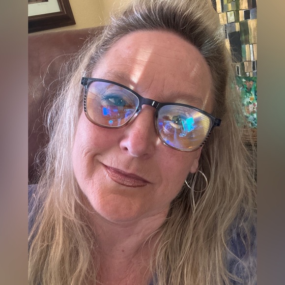 Meet your Posher, Jaclyn - Picture 1 of 4